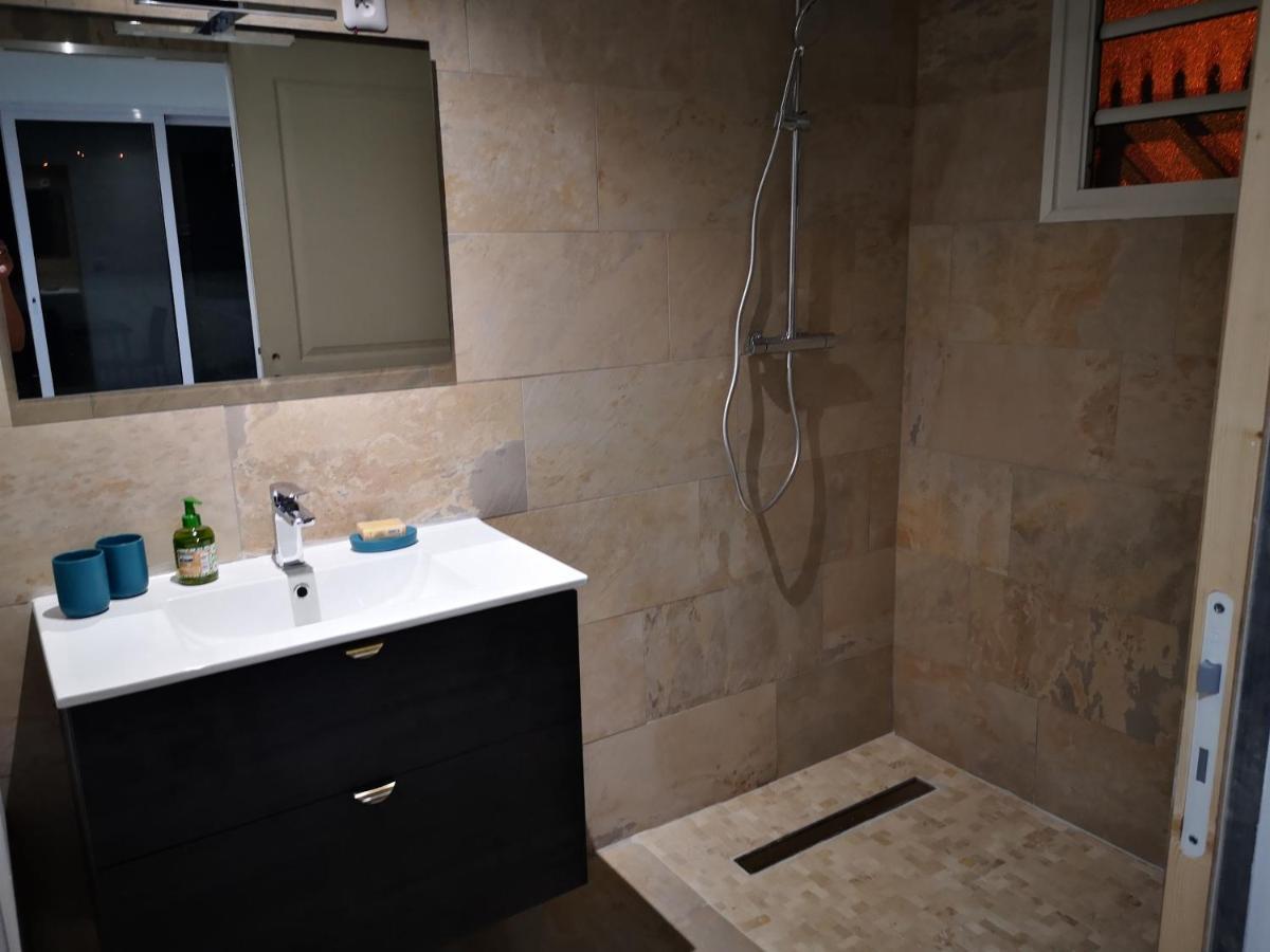 Appartement Saint Gilles Les Bains Exteriör bild