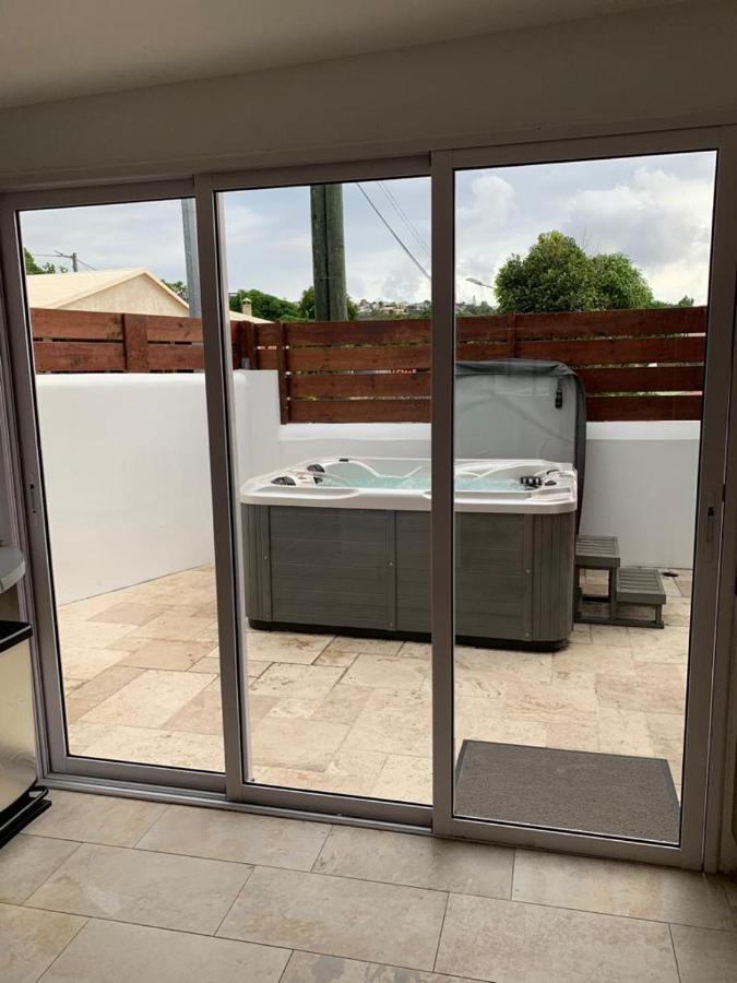 Appartement Saint Gilles Les Bains Exteriör bild