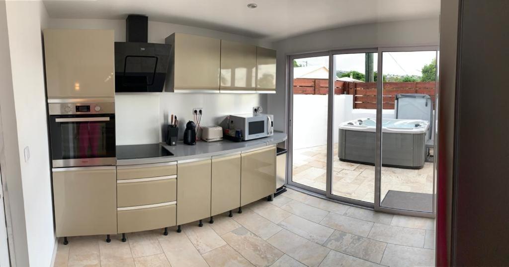 Appartement Saint Gilles Les Bains Exteriör bild